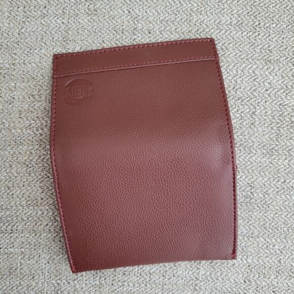Hero Goods James series better than leather Vegan wallet in brown - Picture 5 of 6